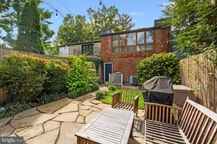 207 10th St SE, Washington, DC 20003 - Photo 51