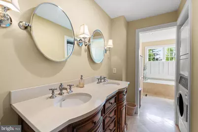 207 10th Street SE, Washington, DC 20003 - Photo 29
