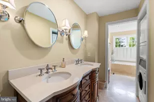 207 10th St SE, Washington, DC 20003 - Photo 29