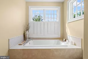 207 10th St SE, Washington, DC 20003 - Photo 29