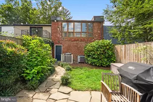 207 10th St SE, Washington, DC 20003 - Photo 49