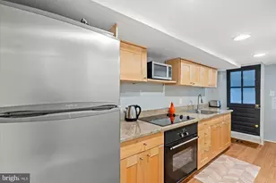 207 10th St SE, Washington, DC 20003 - Photo 33