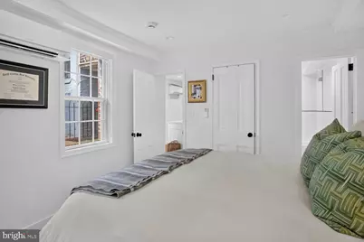 215 5th Street SE, Washington, DC 20003 - Photo 9