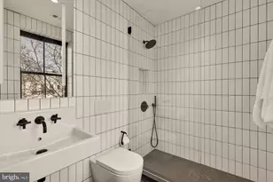 639 E St SE, Washington, DC 20003 - Photo 29