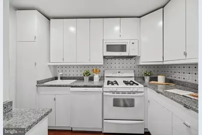 2710 Macomb Street NW #310, Washington, DC 20008 - Photo 17
