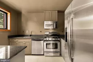 2725 39th Street NW, Washington, DC 20007 - Photo 9