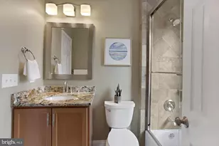 215 T St NE, Washington, DC 20002 - Photo 17