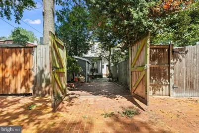 909 G Street SE, Washington, DC 20003 - Photo 47