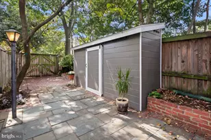 909 G St SE, Washington, DC 20003 - Photo 39