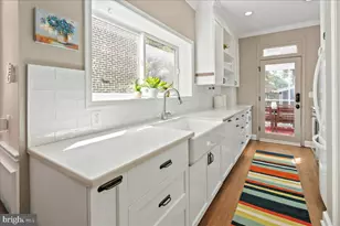 909 G St SE, Washington, DC 20003 - Photo 17