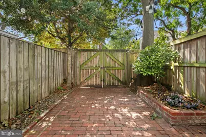 909 G Street SE, Washington, DC 20003 - Photo 43