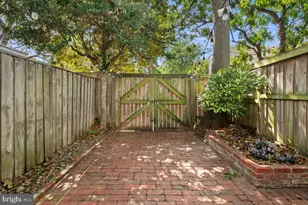 909 G St SE, Washington, DC 20003 - Photo 43
