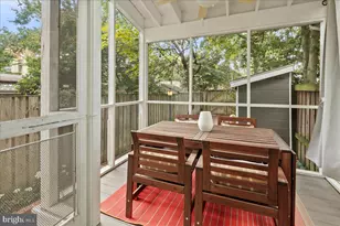 909 G St SE, Washington, DC 20003 - Photo 25