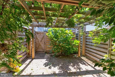 1225 E St SE, Washington, DC 20003 - Photo 21