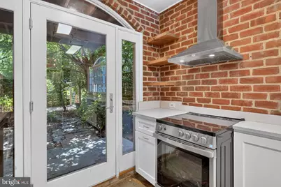1225 E St SE, Washington, DC 20003 - Photo 9