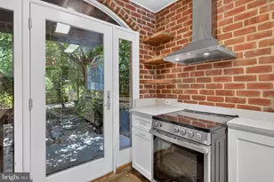 1225 E St SE, Washington, DC 20003 - Photo 9