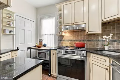 3040 R Street NW #2, Washington, DC 20007 - Photo 9
