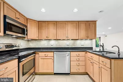1080 Wisconsin Avenue NW #2011, Washington, DC 20007 - Photo 7