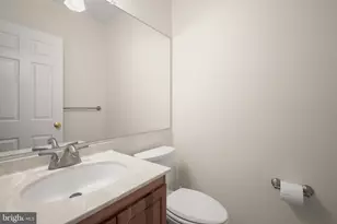 3287 Sutton Pl NW, Washington, DC 20016 - Photo 3