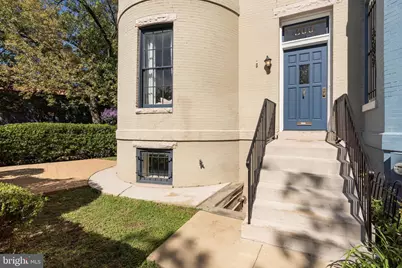 300 North Carolina Avenue SE, Washington, DC 20003 - Photo 3