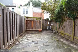 915 Hughes Mews NW, Washington, DC 20037 - Photo 11
