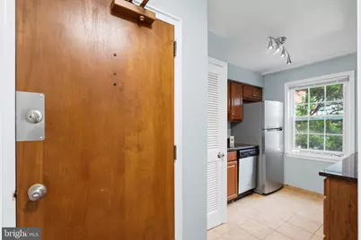 2016 37th Street SE #202, Washington, DC 20020 - Photo 5
