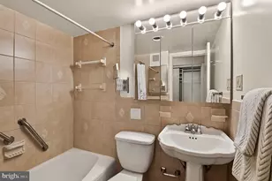 2501 Calvert St NW, Washington, DC 20008 - Photo 27