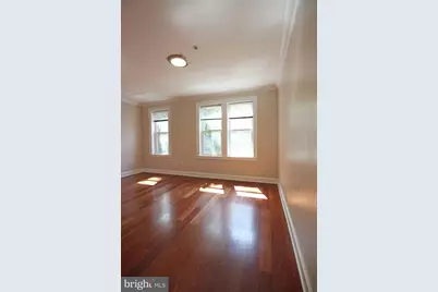 1121 24th Street NW #409, Washington, DC 20037 - Photo 3