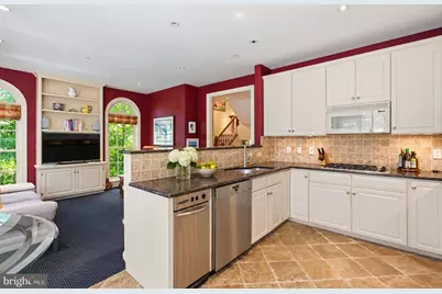3915 Hillandale Court NW, Washington, DC 20007 - Photo 9
