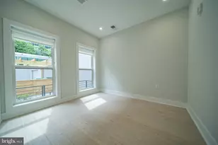 1117 24th St NW, Washington, DC 20037 - Photo 15