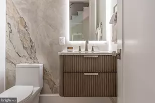 329 8th St NE, Washington, DC 20002 - Photo 19