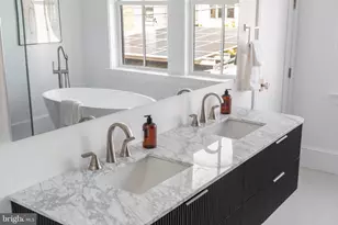 329 8th St NE, Washington, DC 20002 - Photo 25