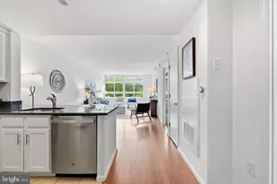355 I Street SW, Washington, DC 20024 - Photo 3