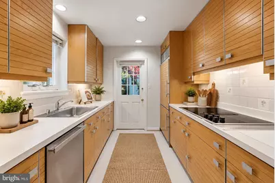 2339 49th Street NW, Washington, DC 20007 - Photo 7