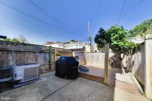 1427 Swann St NW, Washington, DC 20009 - Photo 27