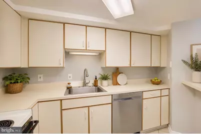 2111 Wisconsin Avenue NW #610, Washington, DC 20007 - Photo 7