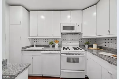 2710 Macomb Street NW #310, Washington, DC 20008 - Photo 17