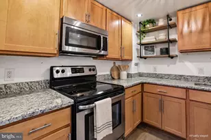 1718 Corcoran St NW, Washington, DC 20009 - Photo 15