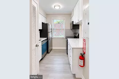 2018 37th Street SE #102, Washington, DC 20020 - Photo 3