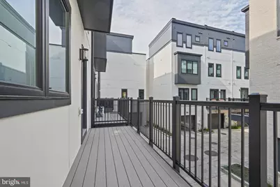 33 Lower Service Court NW, Washington, DC 20001 - Photo 29