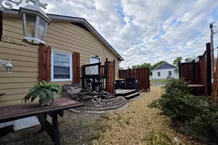 611 W 8th St, Laurel, DE 19956 - Photo 7