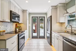 5708 Lakeview Dr, Frederick, MD 21702 - Photo 5