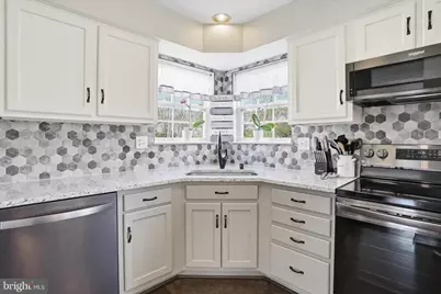 9049 Allington Manor Circle W, Frederick, MD 21703 - Photo 7