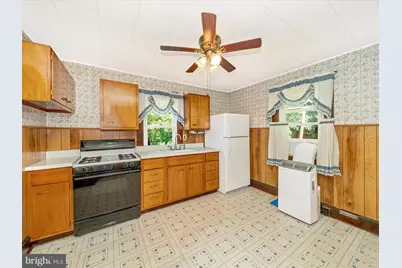 7 W B Street, Brunswick, MD 21716 - Photo 9