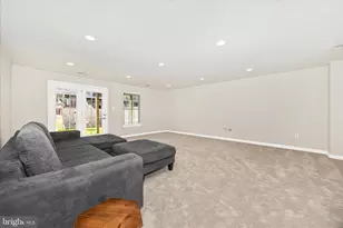 5812 Rochefort St, Ijamsville, MD 21754 - Photo 39