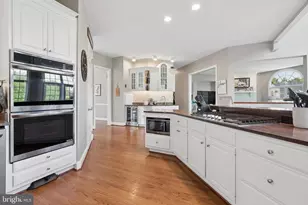 9804 Pebble Beach Ct, Ijamsville, MD 21754 - Photo 11