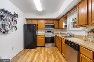 6826 Acacia Ct, Frederick, MD 21703 - Photo 5