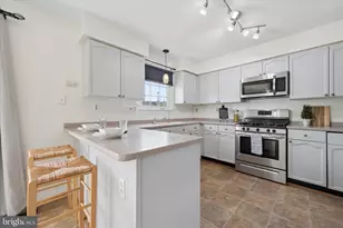 7115 Collinsworth Pl, Frederick, MD 21703 - Photo 5