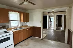 805 E B St, Brunswick, MD 21716 - Photo 13