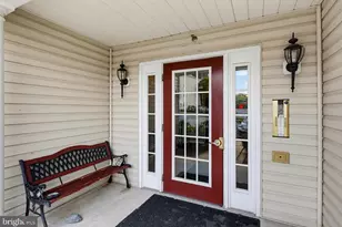 502 Bradley Ct, Frederick, MD 21703 - Photo 3